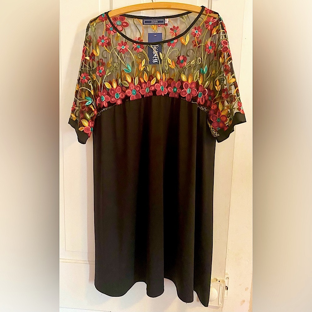 Women’s 2x NWT Highness black with floral embellished floral shoulders dress